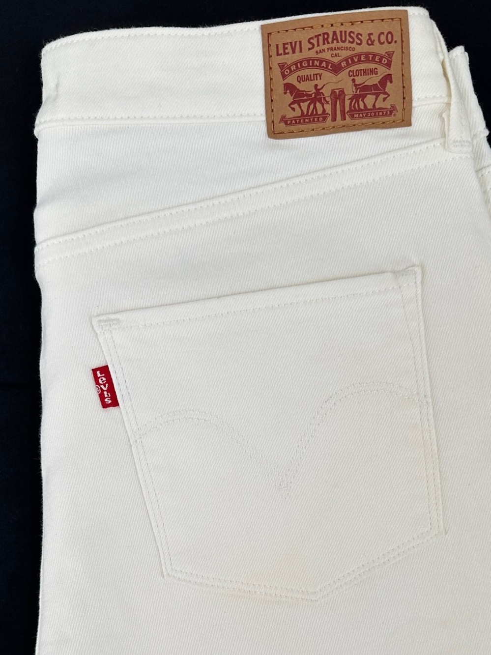 Levi’s Classic Mid Rise Skinny White Jeans Size 12 PC9 58575-0176